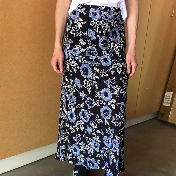 LOFT Dresses & Skirts - LOFT flower skirt size xxsp
